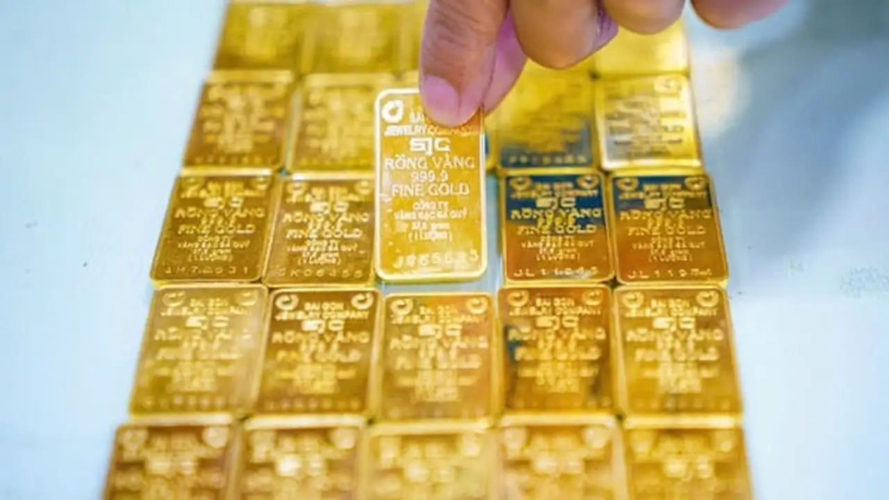 تراجع أسعار الذهب عالميًا لأقل من 5000 دولار وسط ارتفاع سبائك SJC